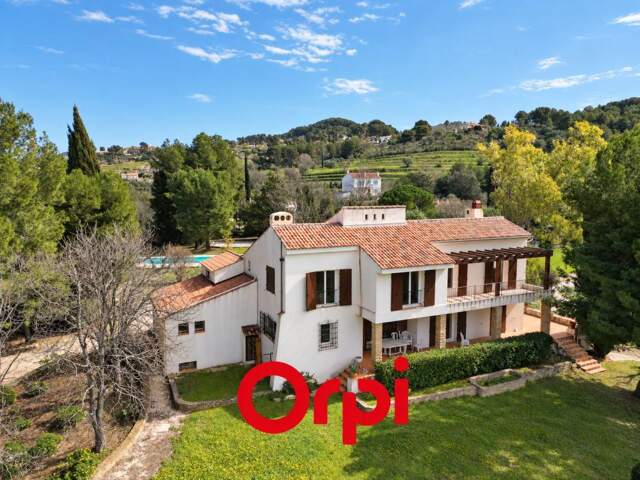 EXCLUSIVITÉ ORPI : Propriété de type 7 de 204 m² sur un beau terrain avec garage, piscine et pool house — photo du bien