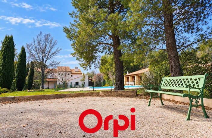 EXCLUSIVITÉ ORPI : Propriété de type 7 de 204 m² sur un beau terrain avec garage, piscine et pool house — photo 2