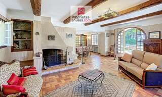 Maison 9 Pièces 185 m² à vendre à Pertuis (84120)