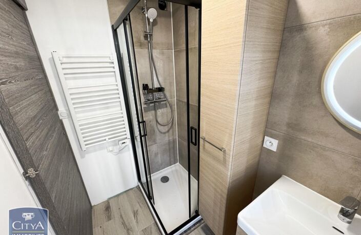 Location appartement 1 pièce 9 m² à Cholet (49300) — photo 4