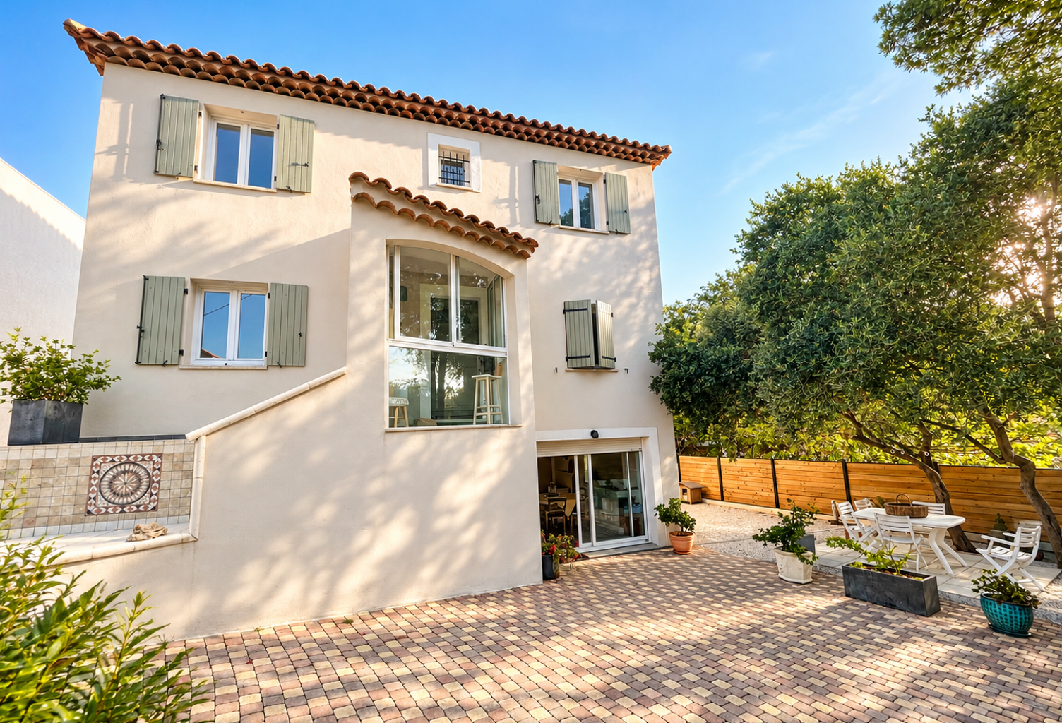 JONQUIÈRES   VILLA 190 M2   PISCINE   3 CHAMBRES + T3 — photo 1