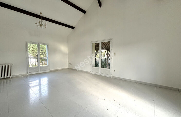 Grande maison récente de 320 m² sur un terrain de 2392 m2 avec partie constructible pour une seconde maison indépendante — photo 3