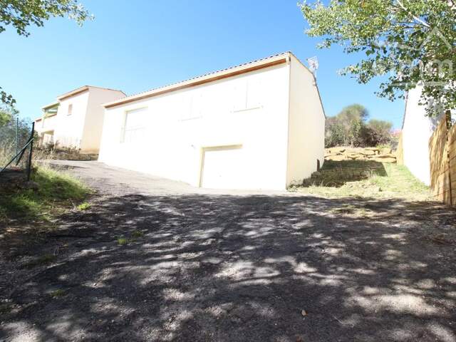 A vendre une villa 4 faces de plain pied avec un garage et un ja — photo du bien