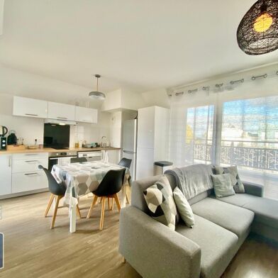 Appartement 3 pièces 885 €