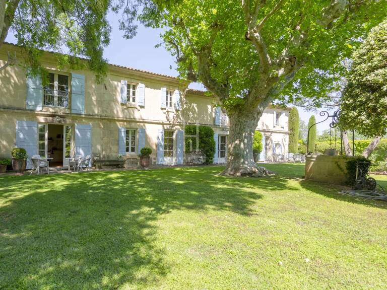 Propriété de caractère située entre Arles et les Alpilles avec un parc verdoyant.... — photo 1