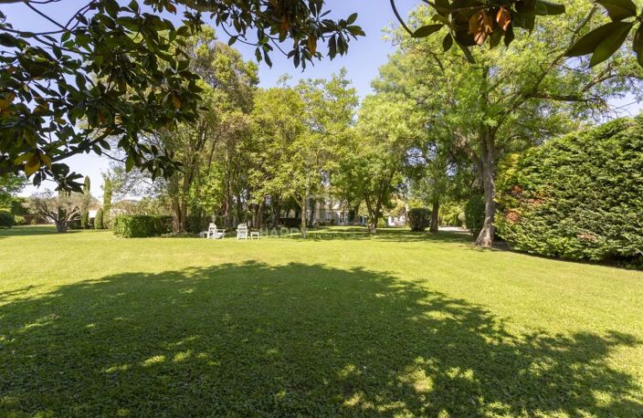 Propriété de caractère située entre Arles et les Alpilles avec un parc verdoyant.... — photo 4