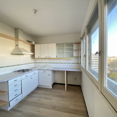 Appartement 4 pièces 918 €