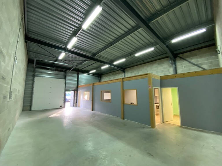 Local Entrepôt et Bureaux - CHARLY — photo 1