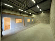 Local Entrepôt et Bureaux - CHARLY — photo 2