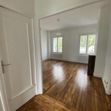 Appartement 3 pièces 700 €