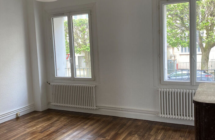 RUE D AIGUILLON - 3 PIECES — photo 2