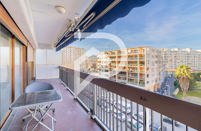CASTELLANE - 13006 MARSEILLE - Magnifique T4 de 108 m2 rénové-  3 chambres — photo 3