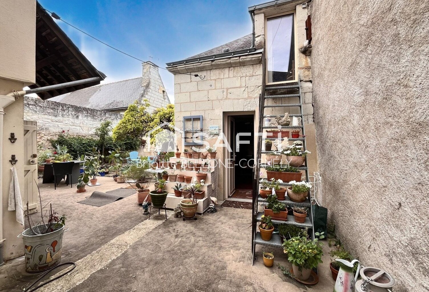 Maison de charme au coeur du Bourg de BLAISON-GOHIER — photo 1