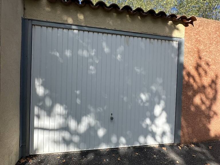 Garage — photo 1