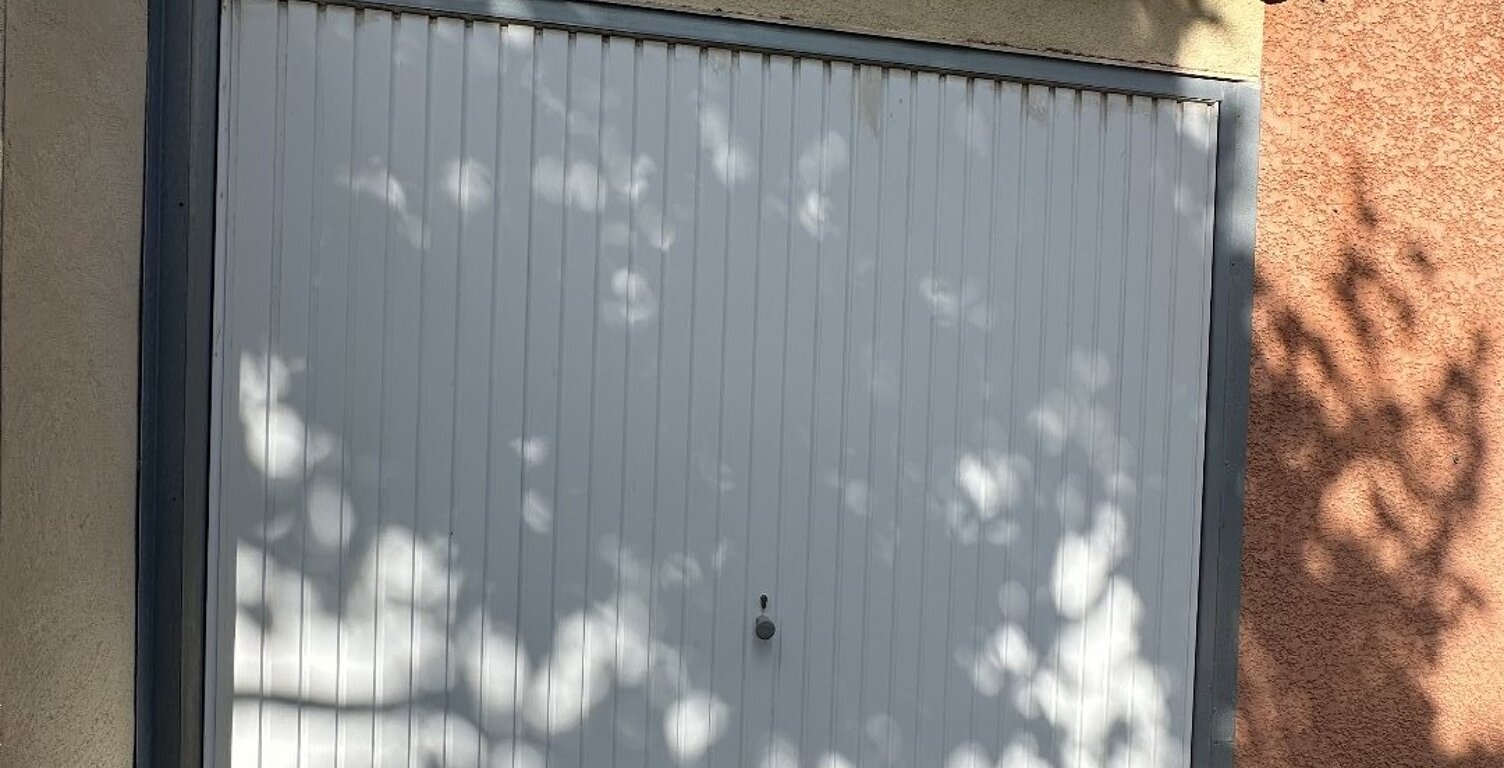 Garage — photo 1