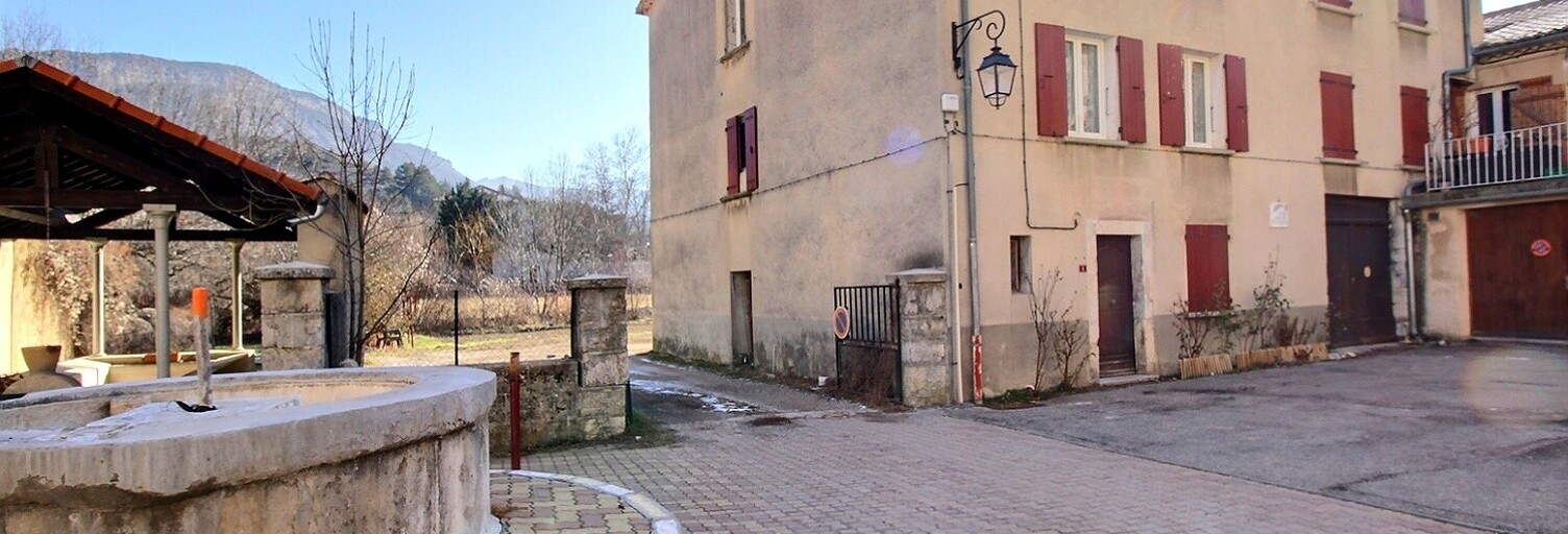 Immeuble  174 m² à vendre à Séderon (26560)