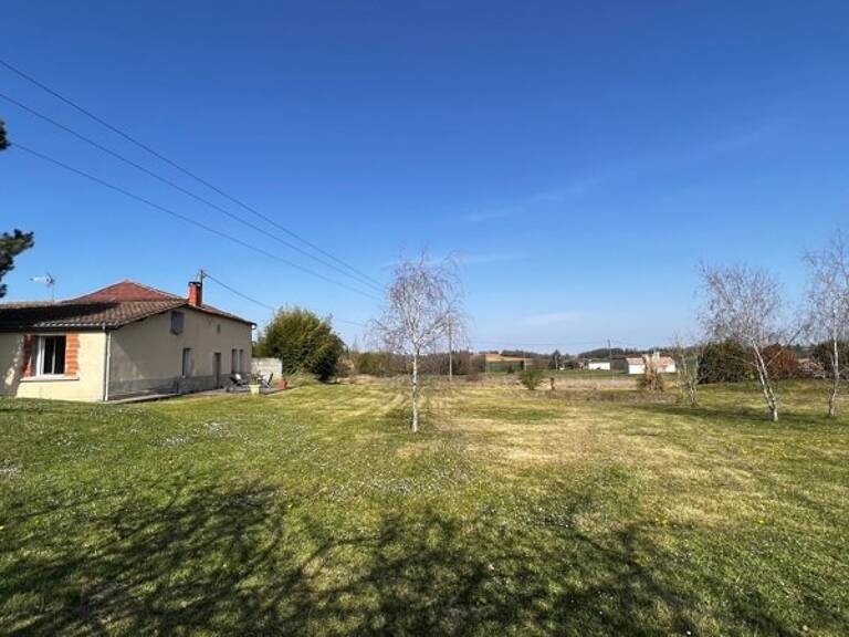 Maison en pierre de 4 pièces principales — photo 1