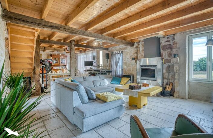 Maison en pierre de 4 pièces principales — photo 2