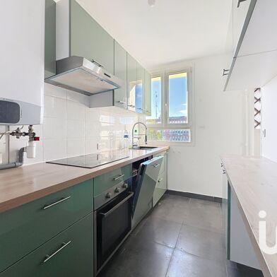 Appartement 4 pièces 240000 €