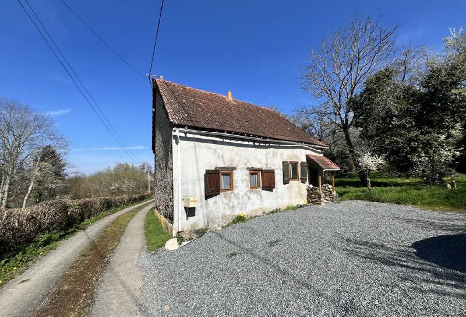 Maison en pierre de 3 pièces principales — photo 1