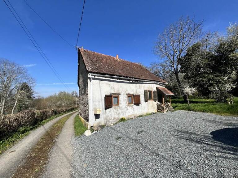 Maison en pierre de 3 pièces principales — photo 1