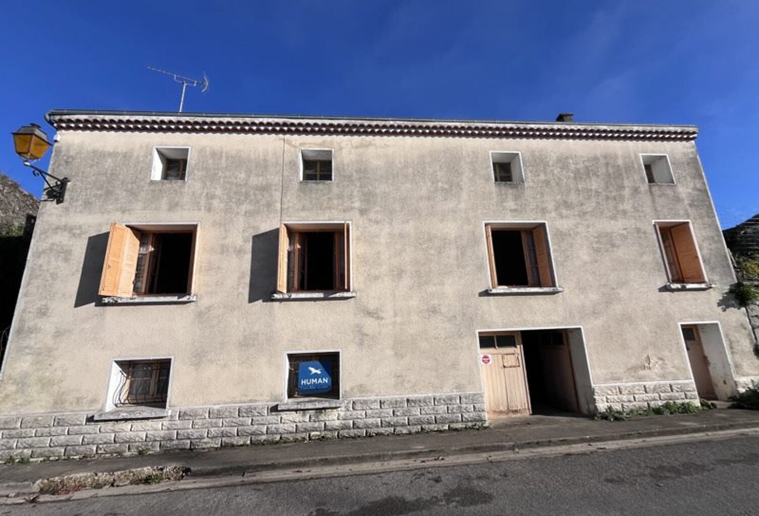 Maison en pierre de 3 pièces principales — photo 1