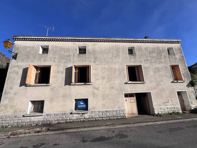 Maison en pierre de 3 pièces principales — photo 1