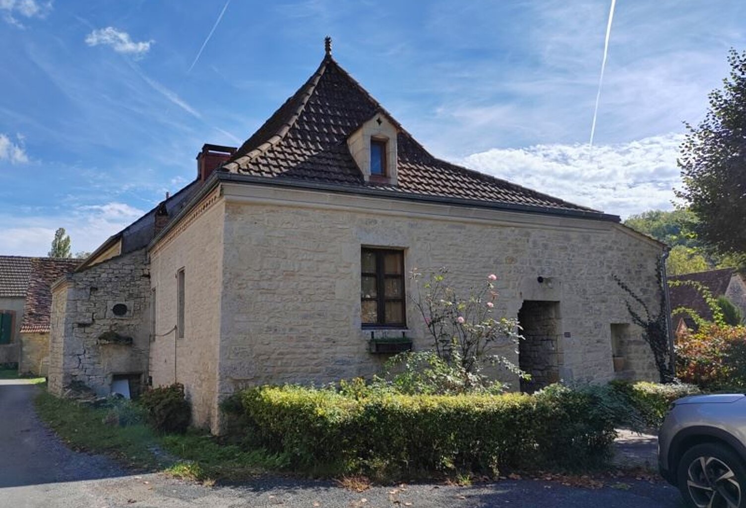 Maison en pierre de 7 pièces principales — photo 1