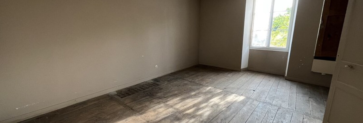 Maison 9 Pièces 213 m² à vendre à Ruffec (16700)