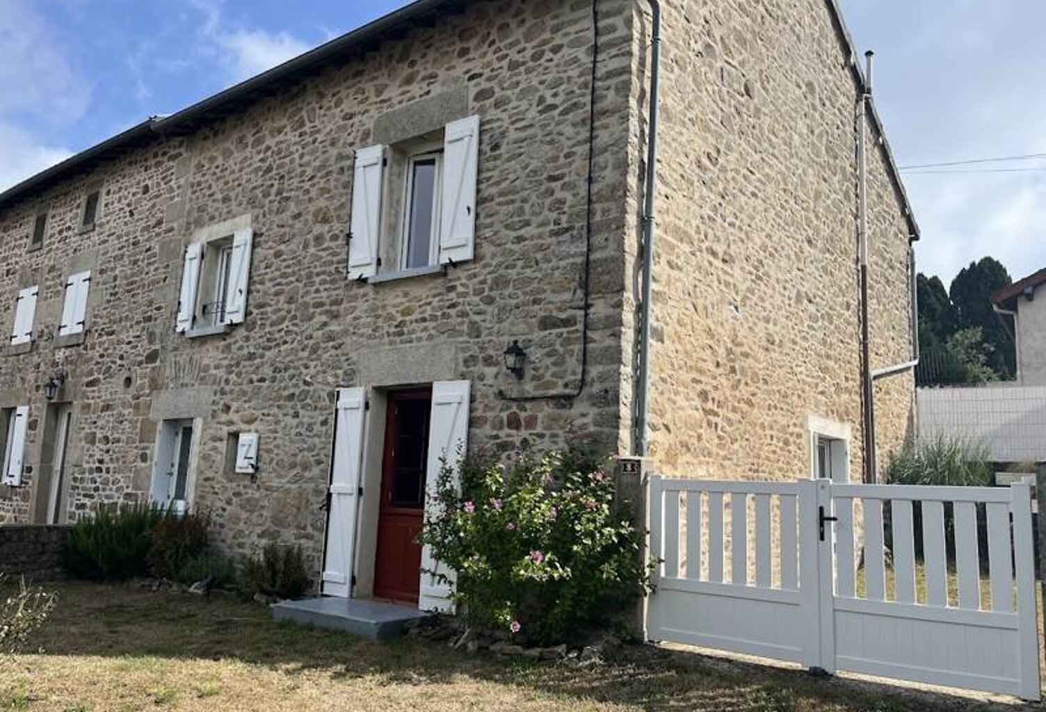 Maison en pierre de 3 pièces principales — photo 1