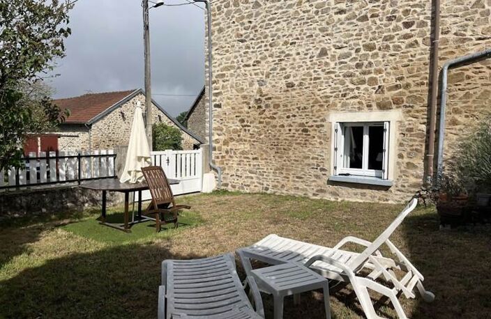 Maison en pierre de 3 pièces principales — photo 2