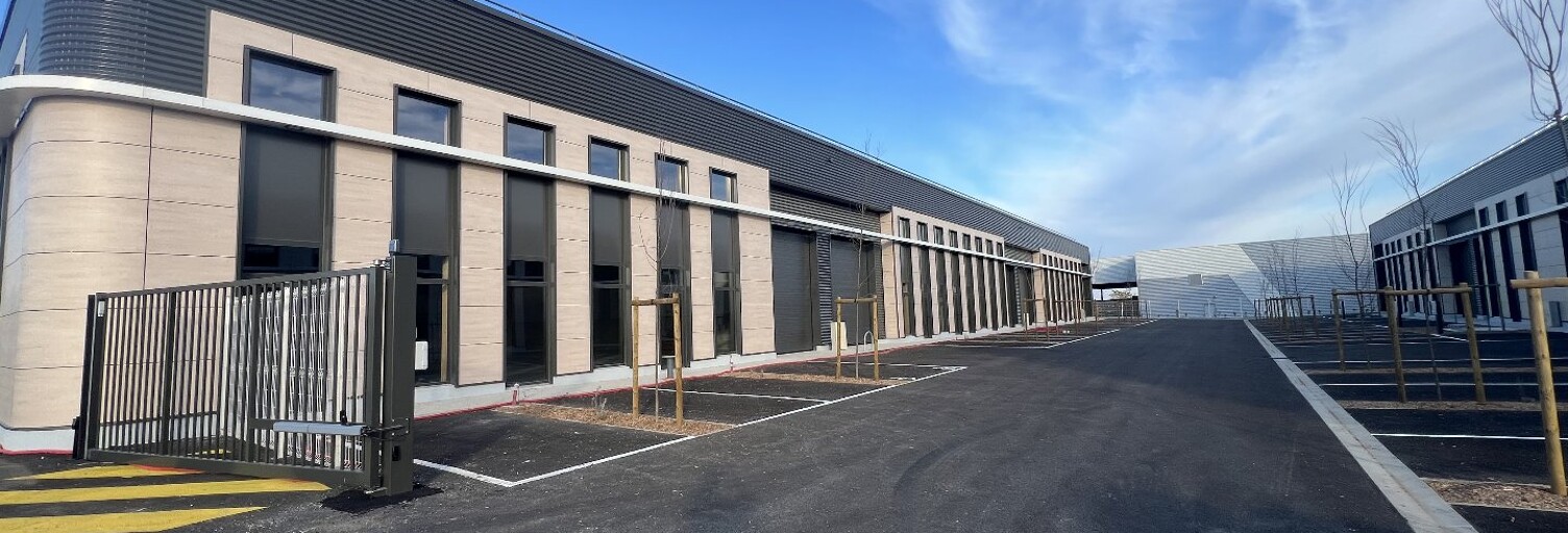 Commerce  454 m² à louer à Gallargues-le-Montueux (30660)