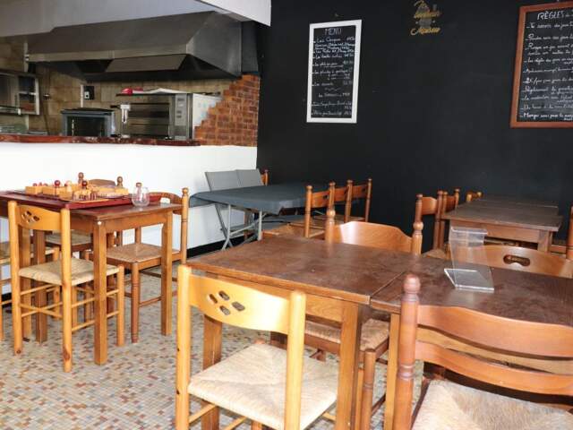 VENTE LOCAL COMMERCIAL DE 115M² A DEUX PAS DU  CENTRE VILLE ROCHEFORT 17 — photo du bien
