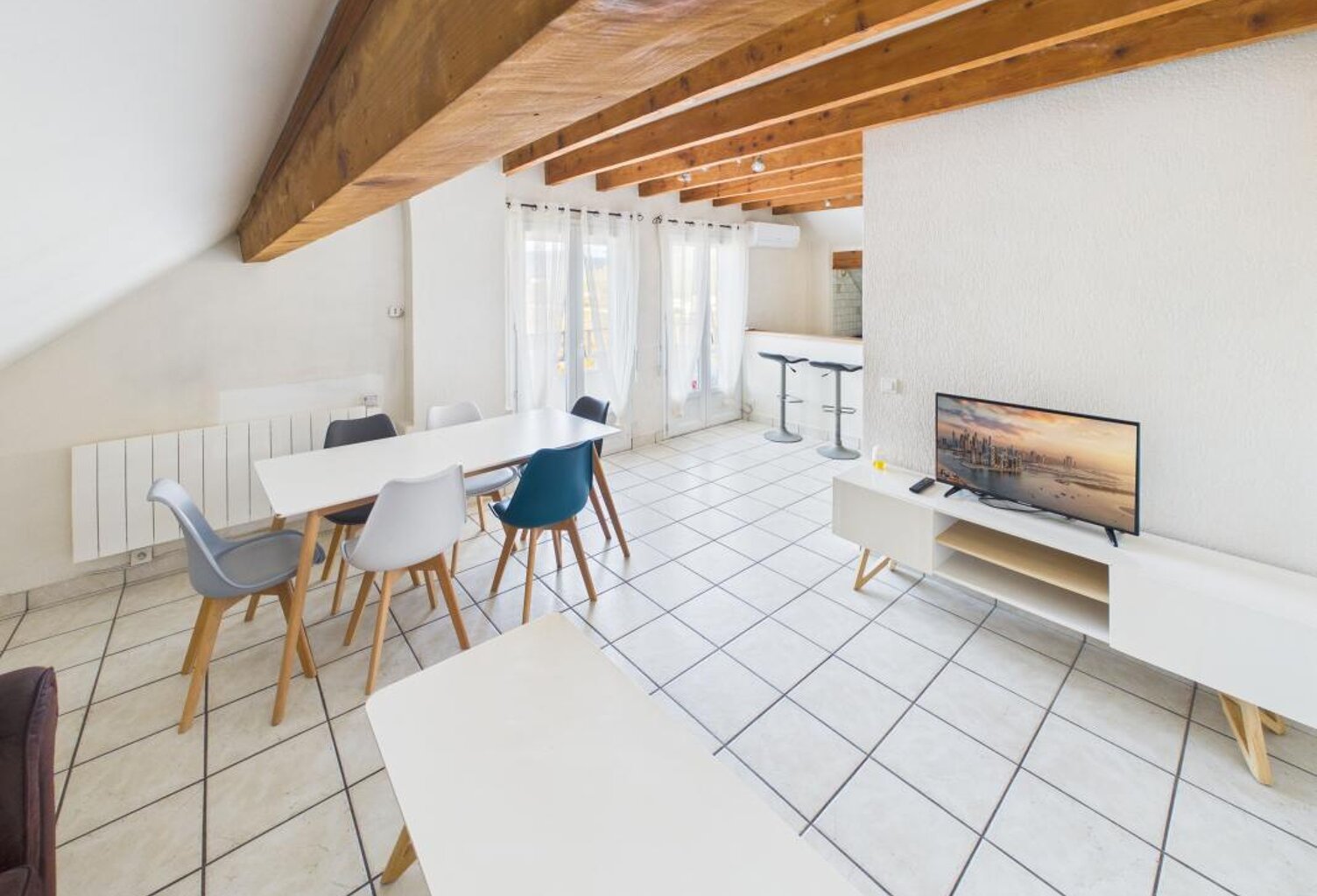 MONTMÉLIAN - Appartement T3 - 82.14 m² au sol ( 50.93 m² Carrez ) — photo 1