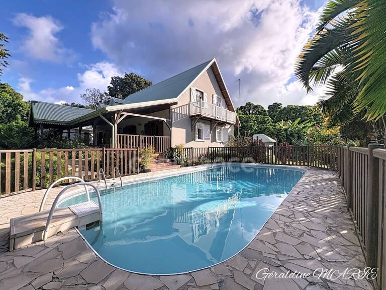 Villa 242 m² avec piscine, T2 loué et terrain de 4 000 m² — photo 1