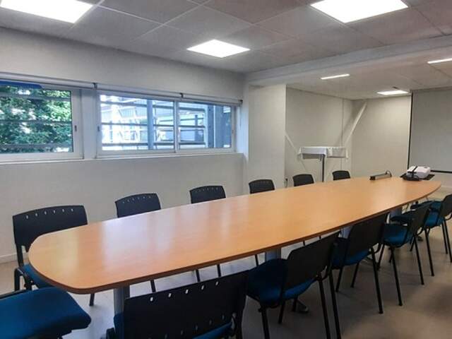 ocaux professionnels - bureaux 140 m², à louer – Périgny (zone d’activités) — photo du bien