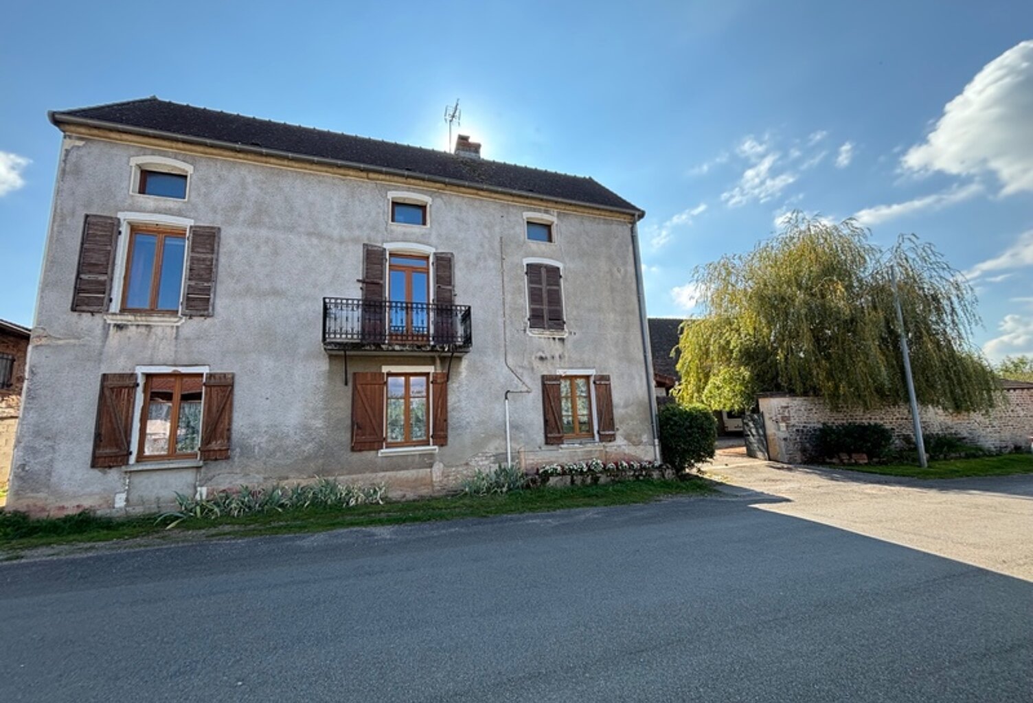 Maison à vendre 6 pièces - 200m2 - Grange - Terrain 960m² - NANTON — photo 1