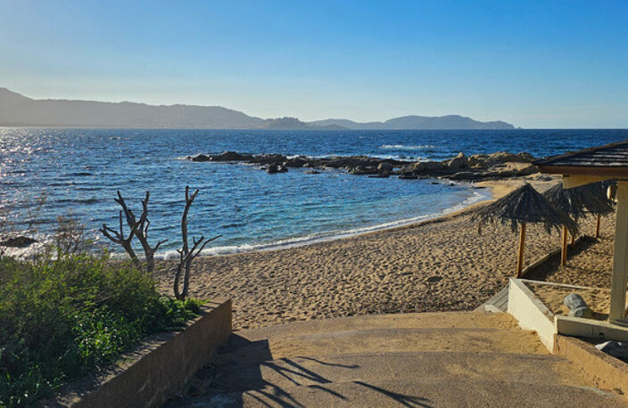 LUMIO - Maison à vendre de 125m2 sur 11.000m2 de terrain VUE SPLENDIDE SUR LE GOLFE DE CALVI — photo 3