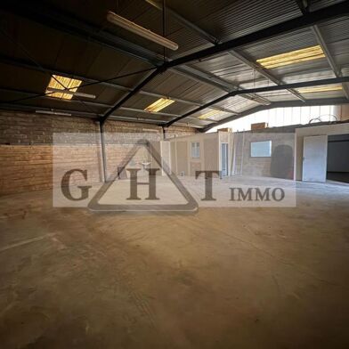 Local industriel  2100 €