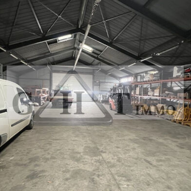 Local industriel  594000 €