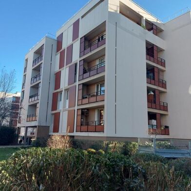 Appartement 4 pièces 902 €