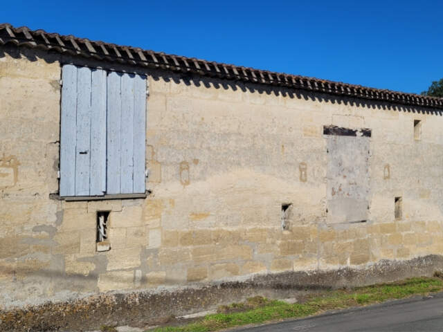 BATIMENT ANCIEN A RENOVER - BON SECTEUR — photo du bien