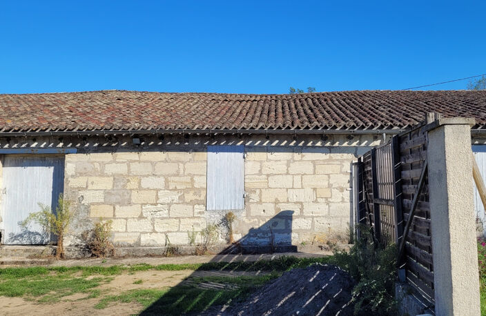 BATIMENT ANCIEN A RENOVER - BON SECTEUR — photo 2