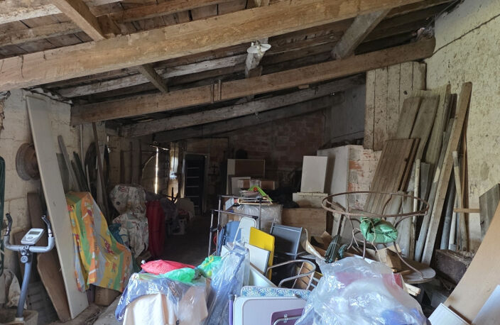 BATIMENT ANCIEN A RENOVER - BON SECTEUR — photo 4