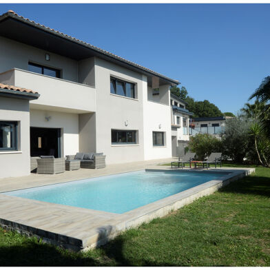 Maison 9 pièces 740000 €