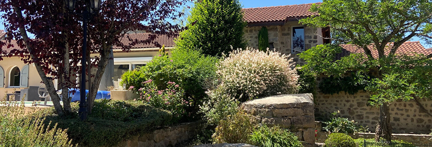 Maison 10 Pièces 410 m² à vendre à Bas-en-Basset (43210)