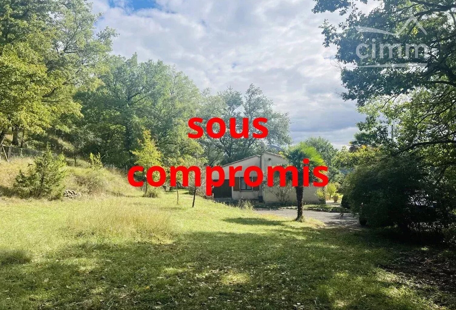 Propriété avec un magnifique terrain arboré et ruisseau proche d — photo 1