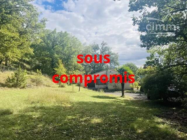 Propriété avec un magnifique terrain arboré et ruisseau proche d — photo du bien