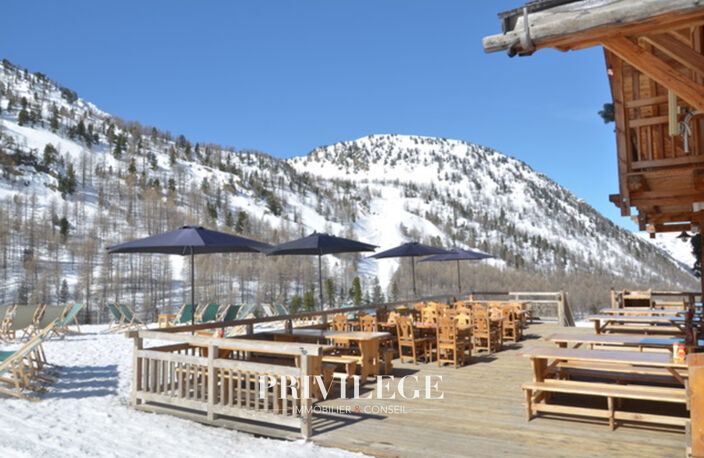 Chalet d'exception à Isola 2000-Terrasse panoramique aux pie — photo 4