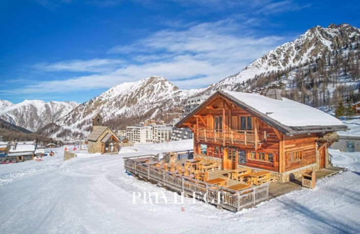 ISOLA 2000   Chalet skis aux pieds   Murs & Fonds   Fort pot — photo 2
